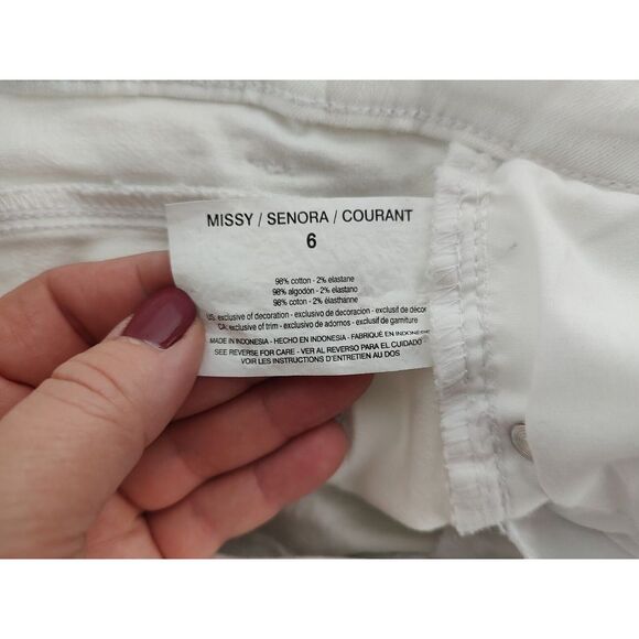 Gloria Vanderbilt Amanda Capri Floral Embroidered White Crop Casual Size 6 - Picture 9 of 10